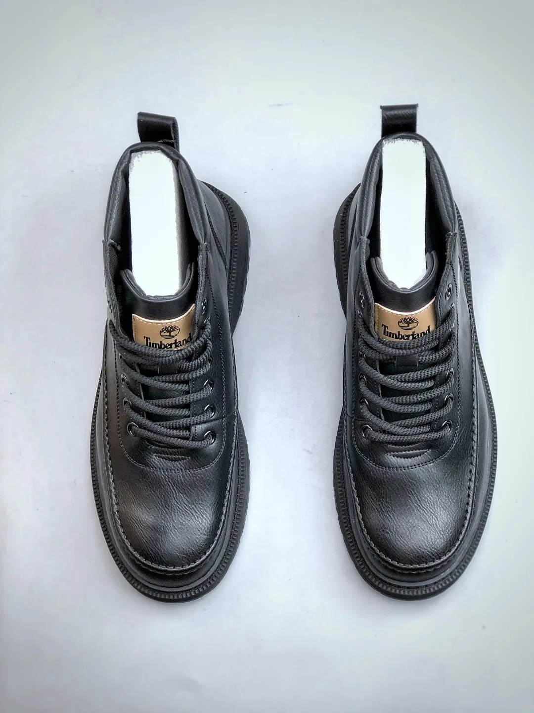 💰480 /Timberland Timberland/Timberland classic model 25ss new high-top, classic re-creation, brand new upgrade, Guangdong factory quality, original box and original packaging, the fabric is made of Italian top frosted cowhide, with anti-odor and anti-corrosion genuine leather latex insoles, giving you a perfect wearing experience. High-quality and durable, a must-have for sportsmen. Specializes in not looking handsome. High-quality, first-class foot feel. Exclusive supply. Item number: TB23066 Size: 38-44